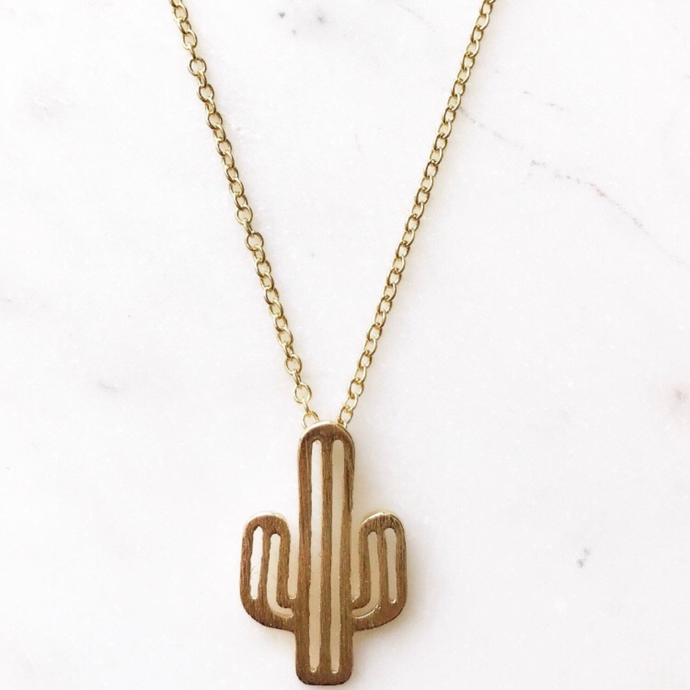 Adorable Cactus 🌵 necklace in gold 🔸